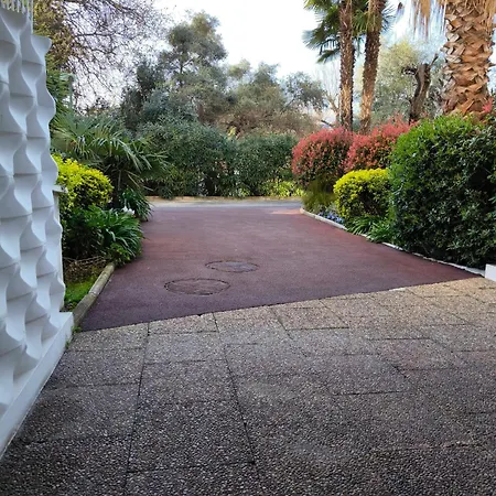 Tanit Classe 40m2 T1 Terrasse Angle 35 M2 Piscine Parking Gratuit Antibes